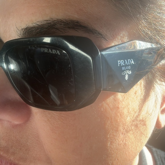 Prada black sunglasses NOT NEW Travis Barker SPR 17 W size 49. scratched lenses - Picture 4 of 4